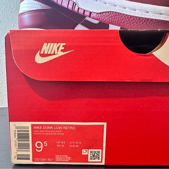 NEW Nike Dunk Low - Picture 3 of 3